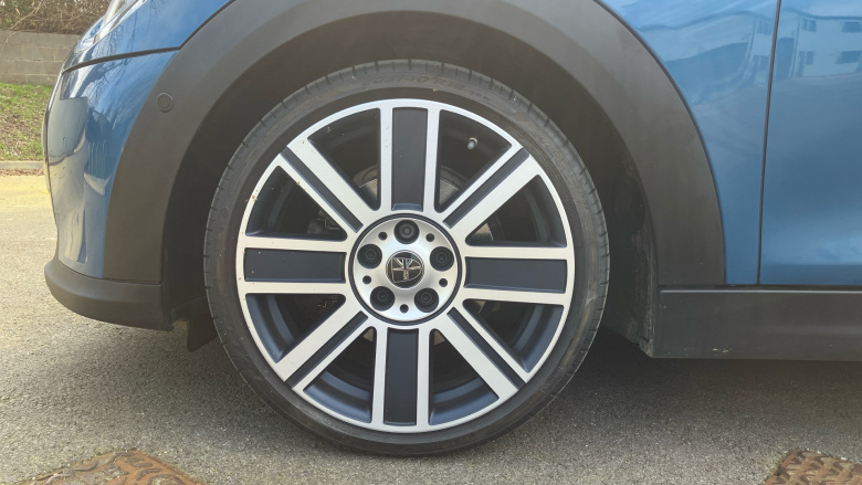 MINI Hatchback 1.5 Cooper Exclusive Premium Plus 5dr Auto Petrol Hatchback